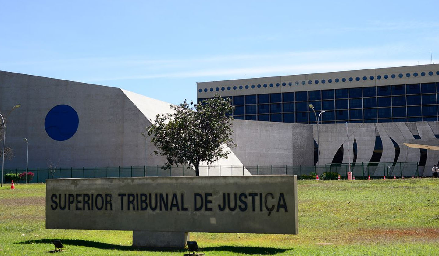 Tema 1233 – STJ reconhece direito dos servidores à inclusão do abono de permanência no cálculo do terço de férias e 13º salário