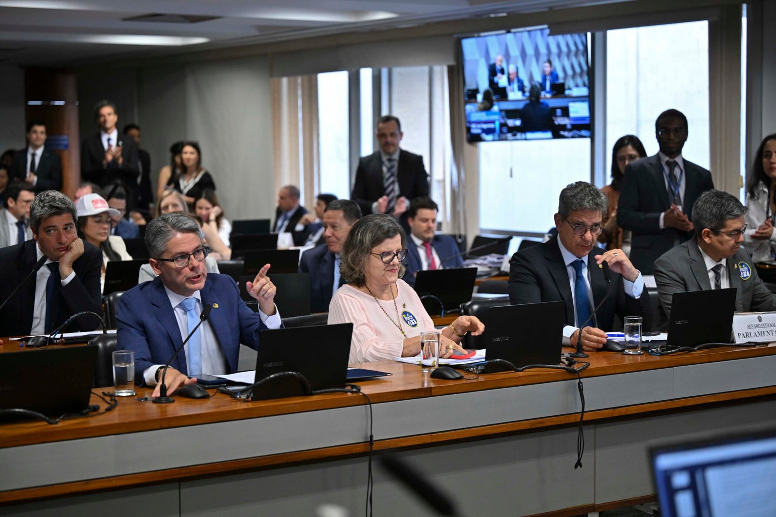 CCJ aprova relatório da PEC da Segurança, mas votação ainda não é concluída